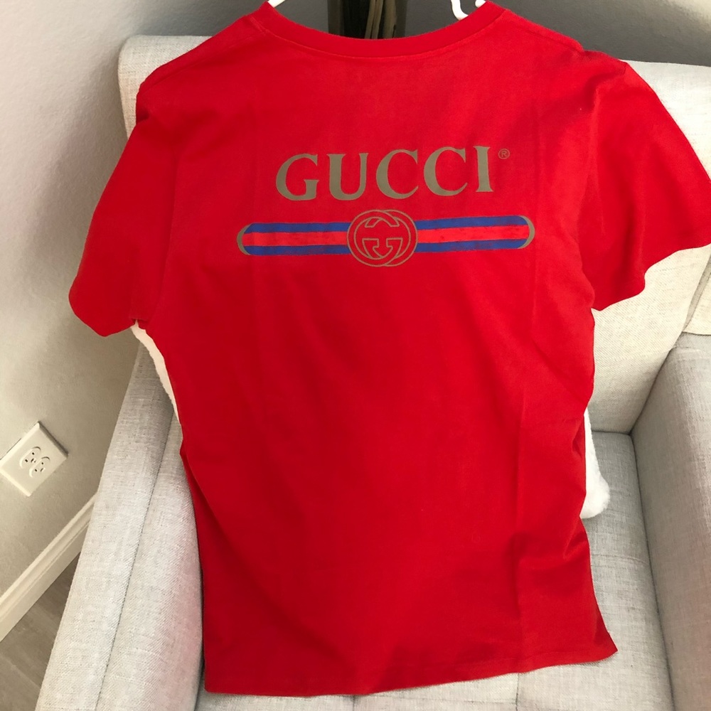 - Brand new Gucci t shirt
